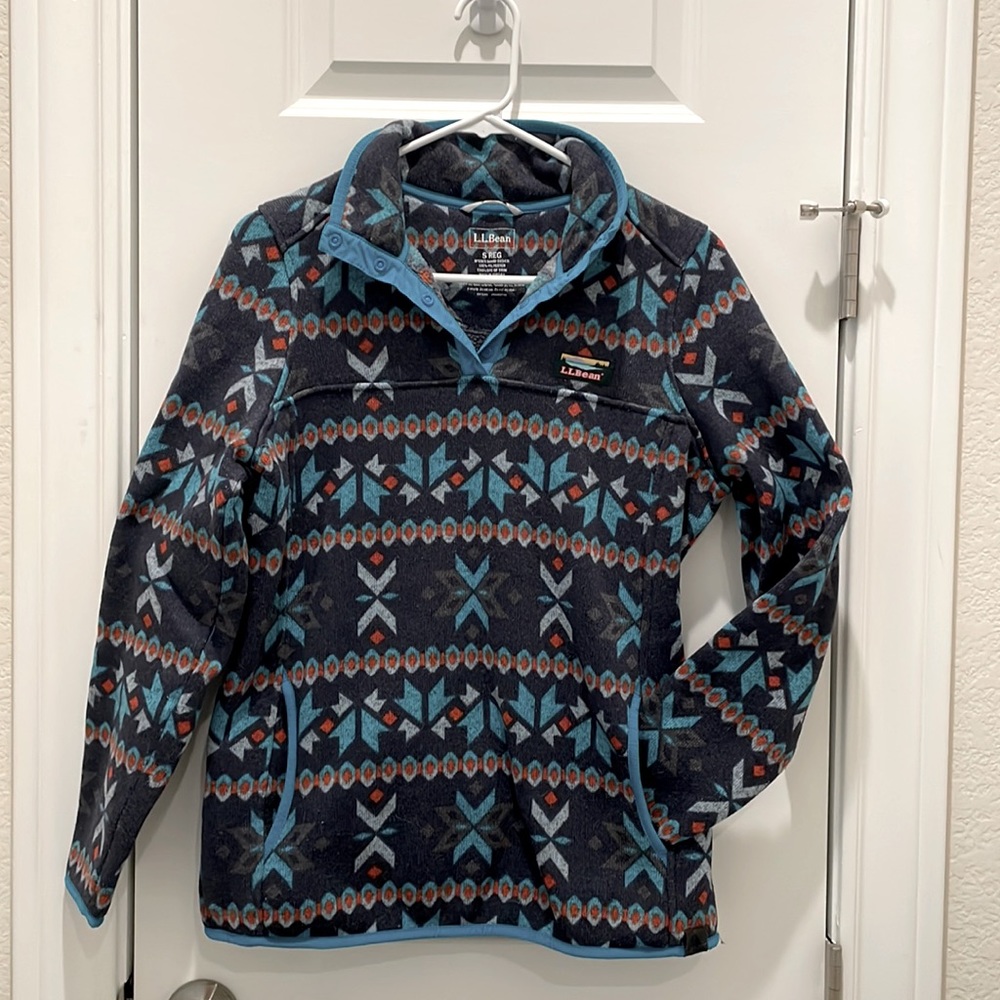 SZ Small 100% Polyester LLBEAN pull over sweater with high neckline